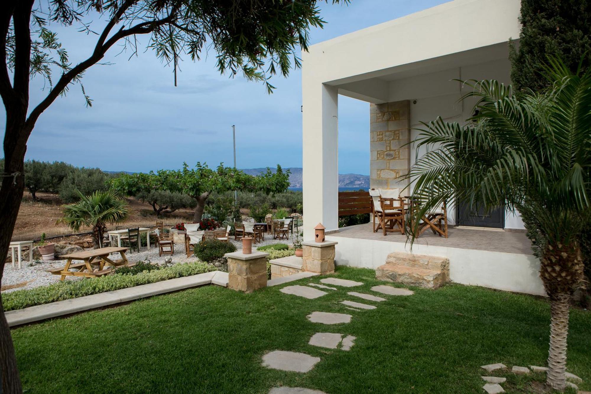 Agarathos Traditional Rooms With Pool Kalivianí Esterno foto