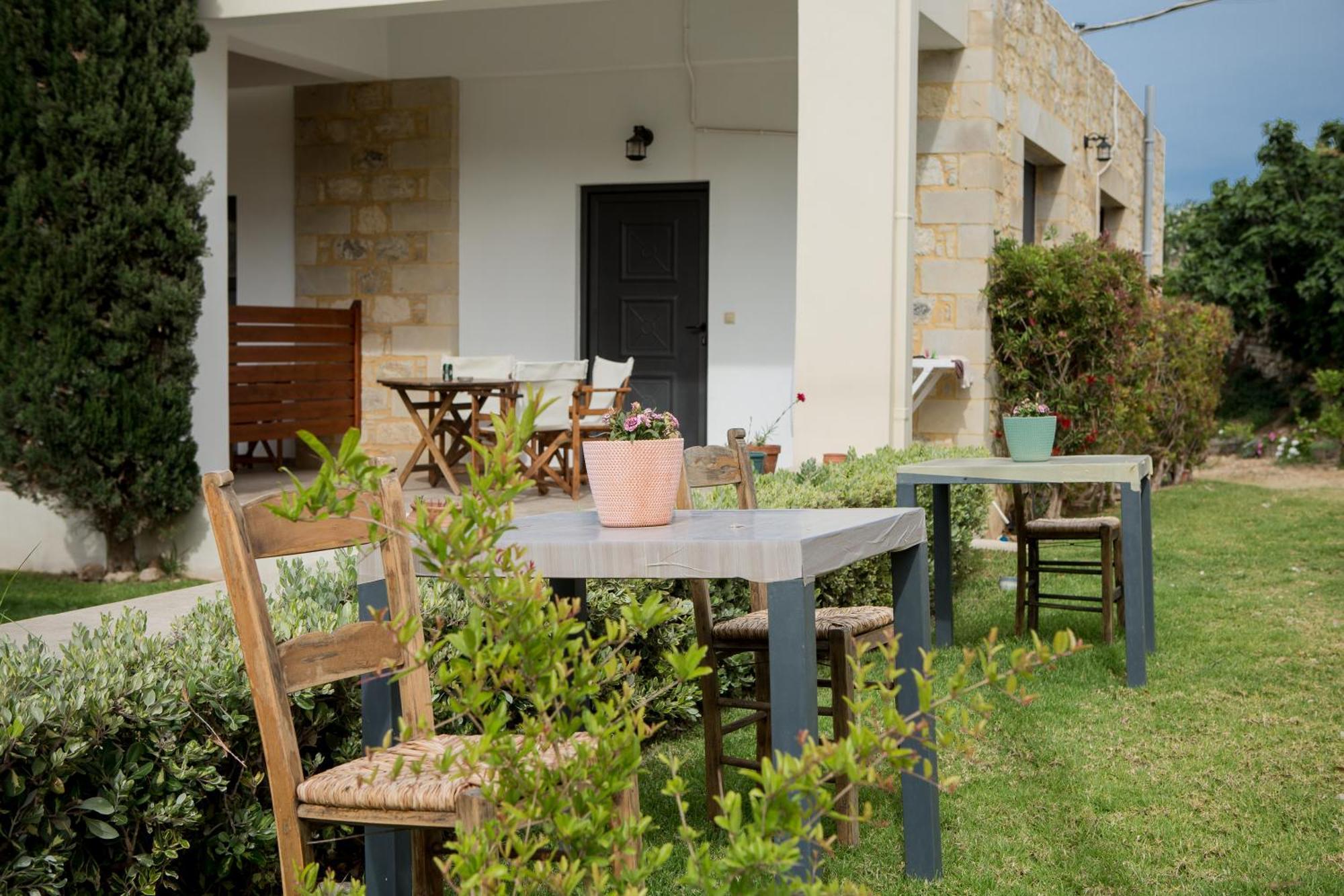 Agarathos Traditional Rooms With Pool Kalivianí Esterno foto