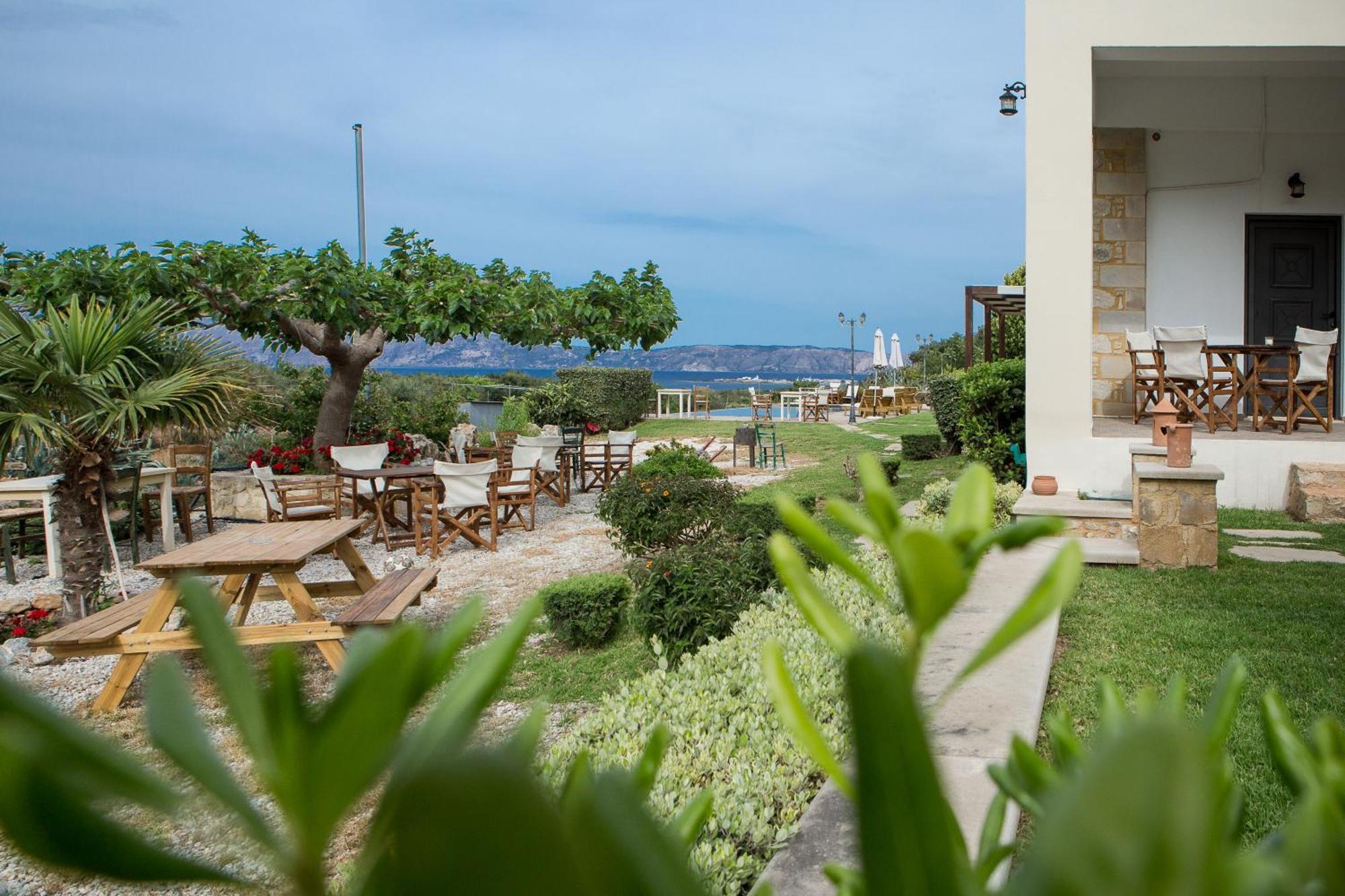 Agarathos Traditional Rooms With Pool Kalivianí Esterno foto