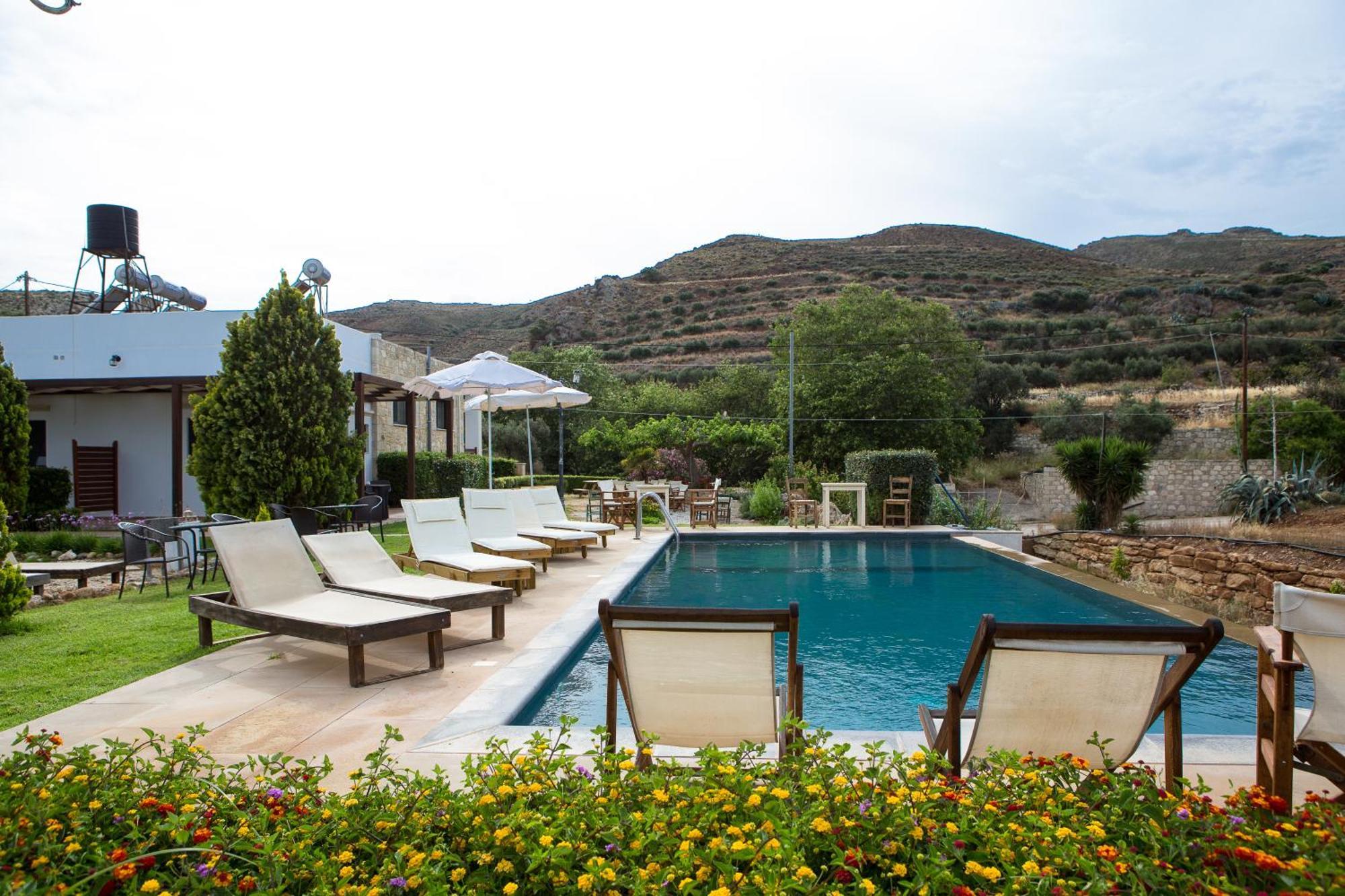 Agarathos Traditional Rooms - Pool - Kaliviani -On The Road To Balos Esterno foto
