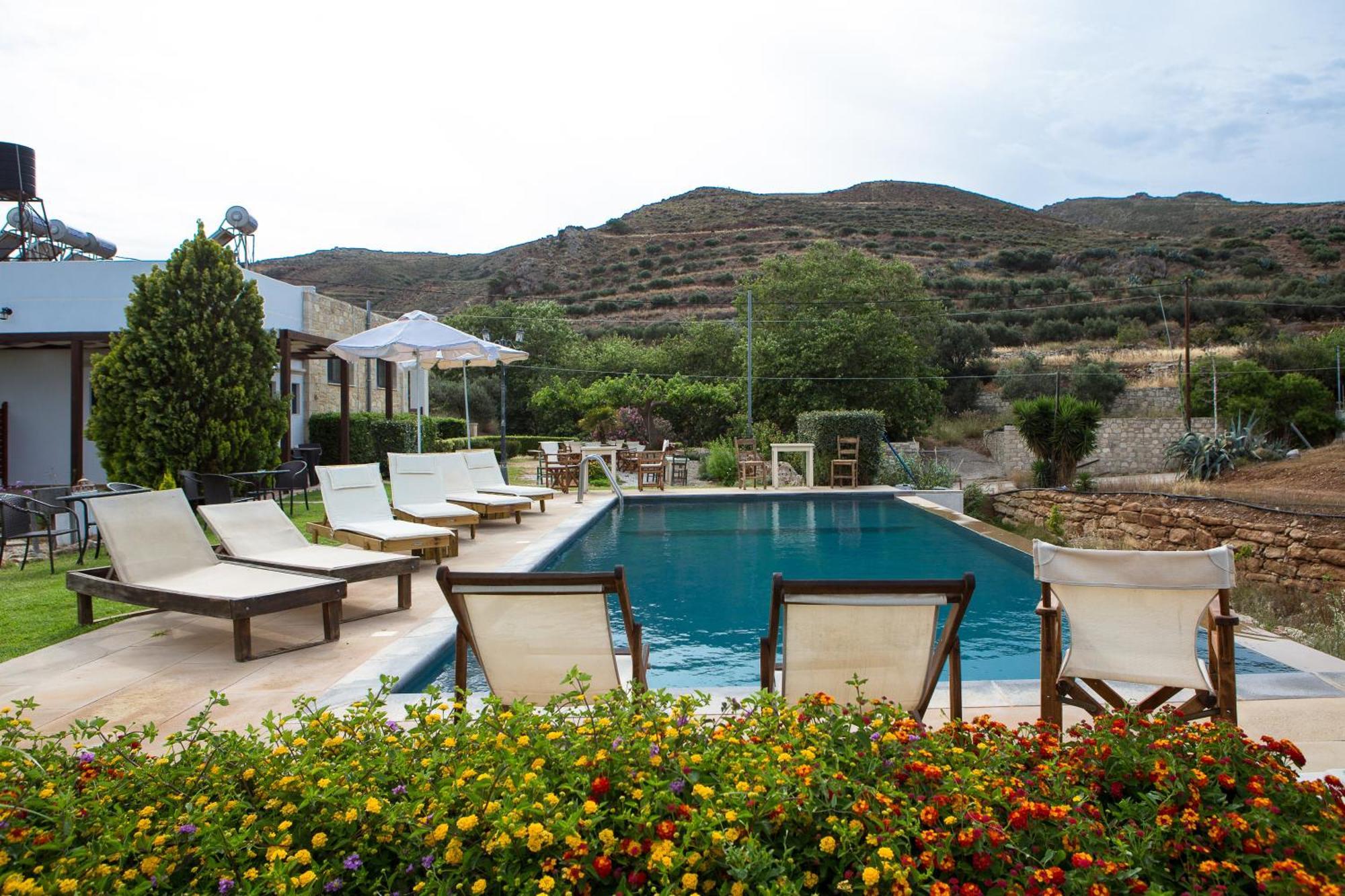 Agarathos Traditional Rooms - Pool - Kaliviani -On The Road To Balos Esterno foto