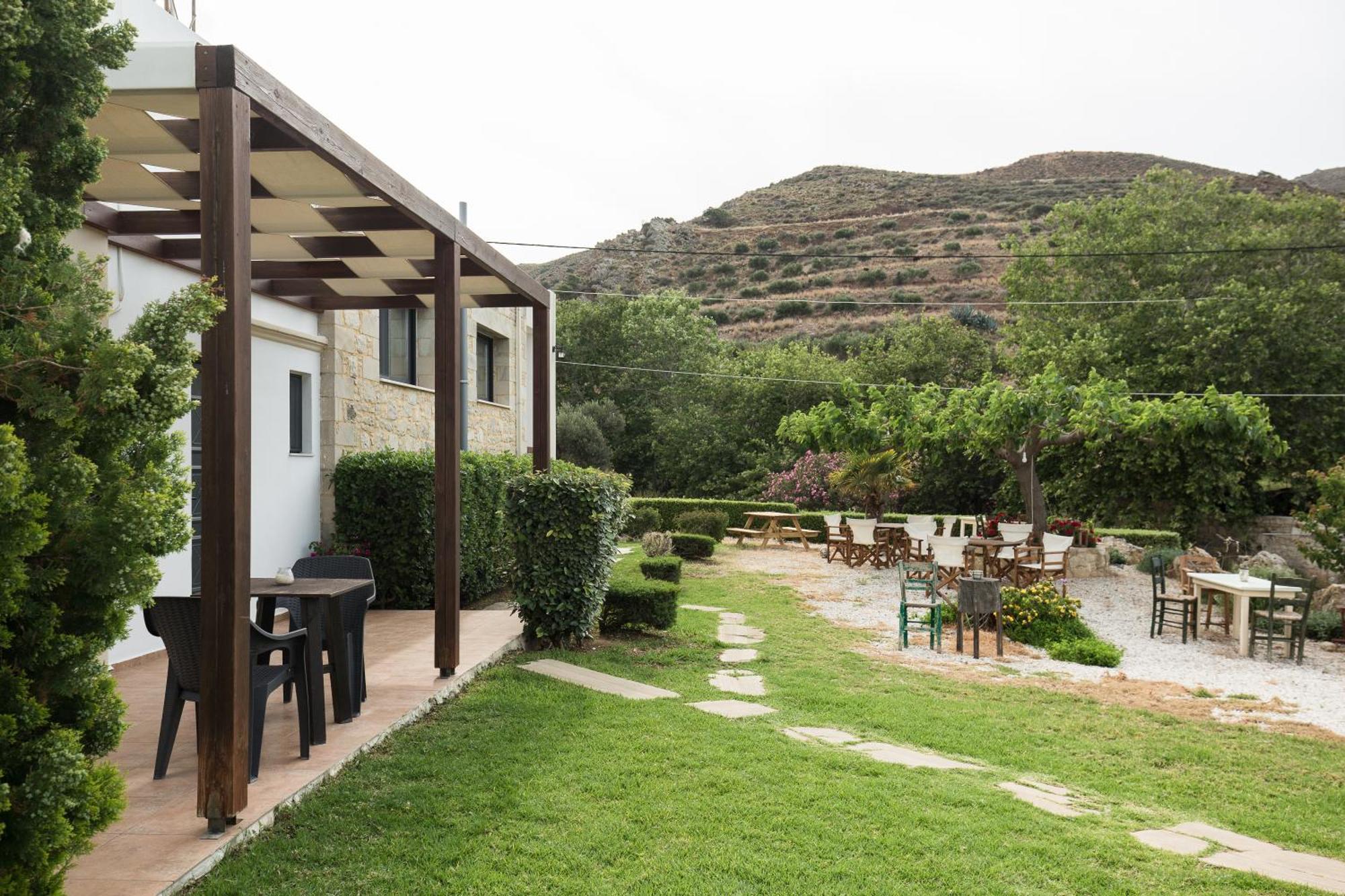 Agarathos Traditional Rooms - Pool - Kaliviani -On The Road To Balos Esterno foto