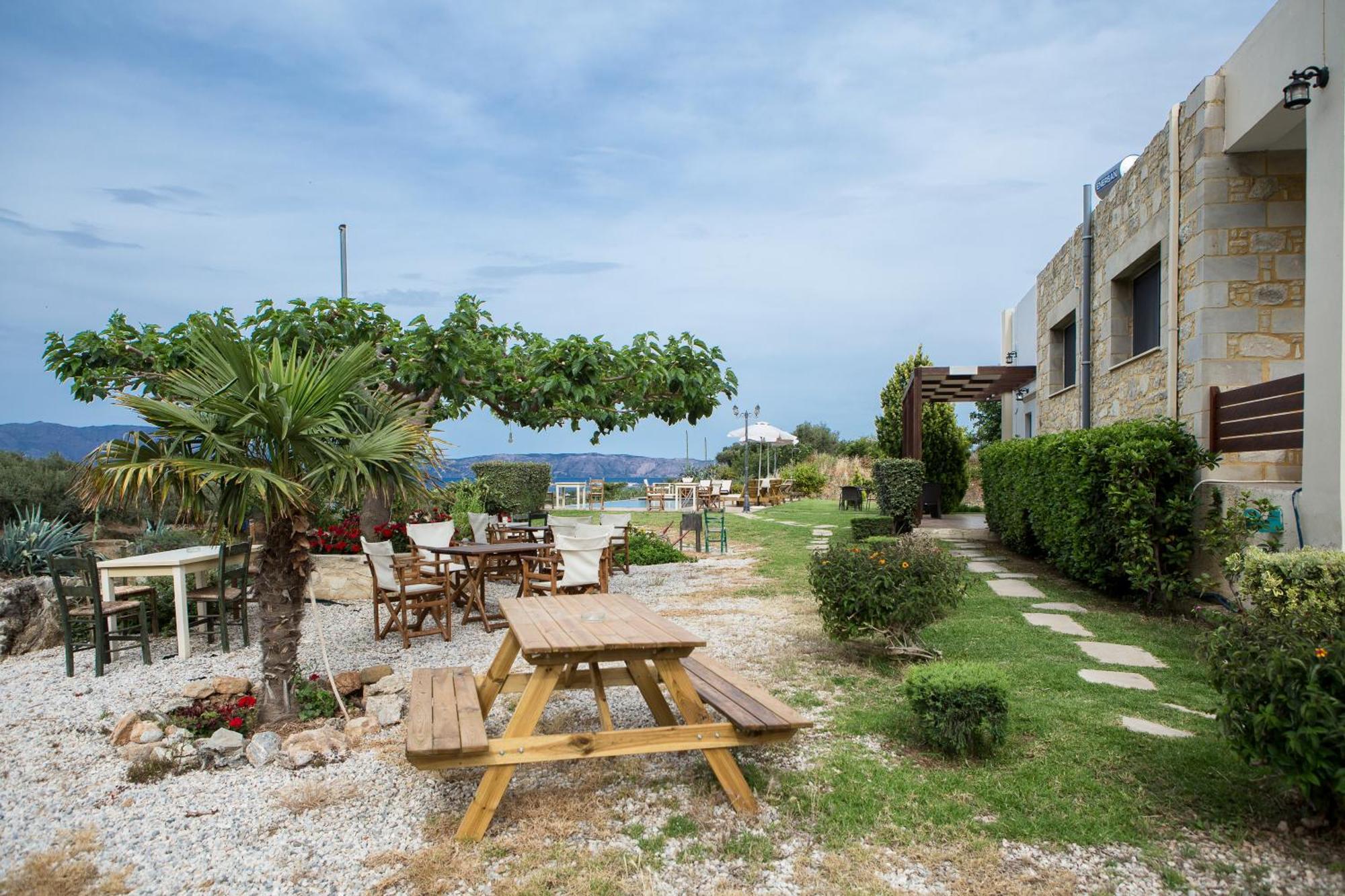 Agarathos Traditional Rooms - Pool - Kaliviani -On The Road To Balos Esterno foto