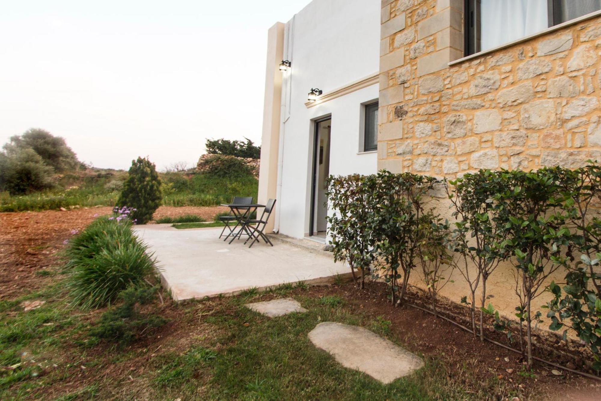 Agarathos Traditional Rooms - Pool - Kaliviani -On The Road To Balos Esterno foto
