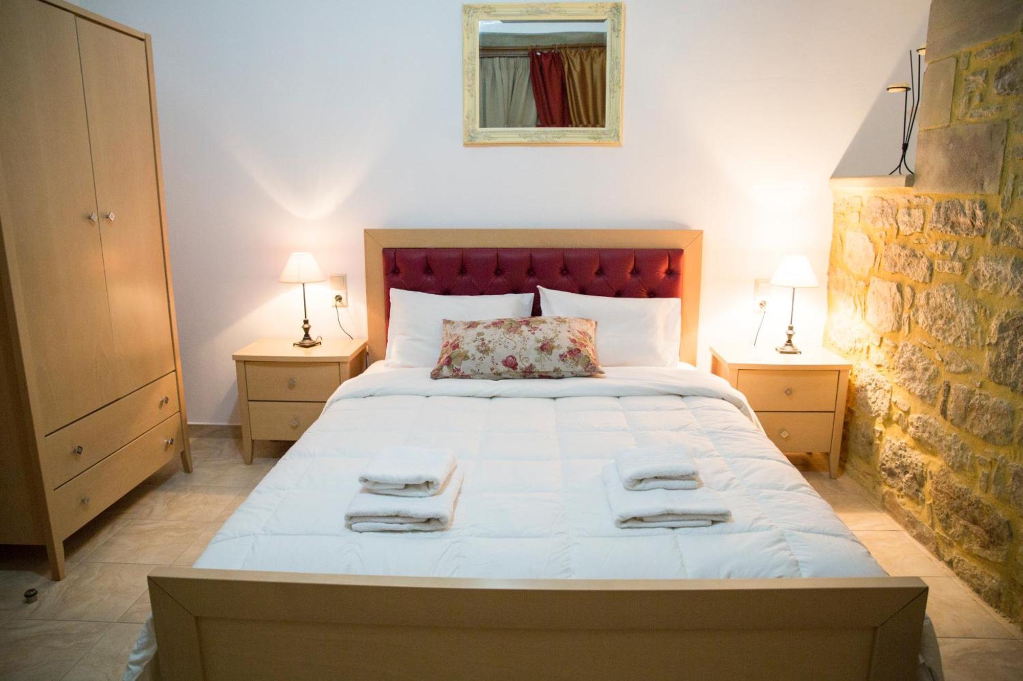 Agarathos Traditional Rooms - Pool - Kaliviani -On The Road To Balos Esterno foto