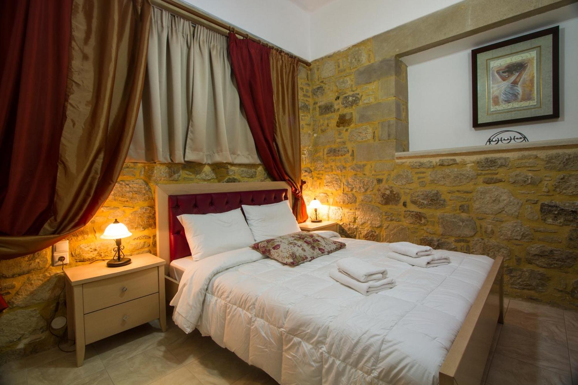 Agarathos Traditional Rooms - Pool - Kaliviani -On The Road To Balos Esterno foto