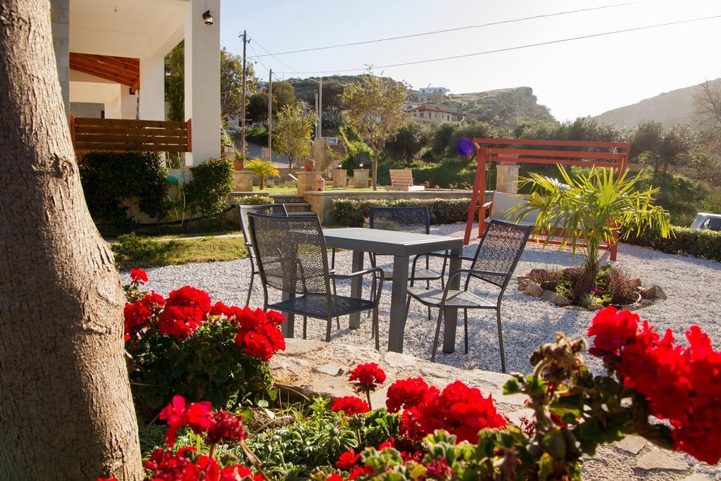 Agarathos Traditional Rooms With Pool Kalivianí Esterno foto