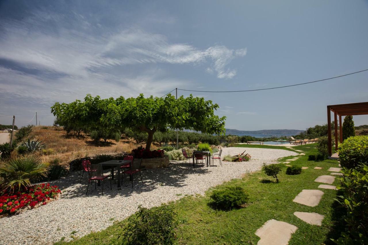 Agarathos Traditional Rooms - Pool - Kaliviani -On The Road To Balos Esterno foto
