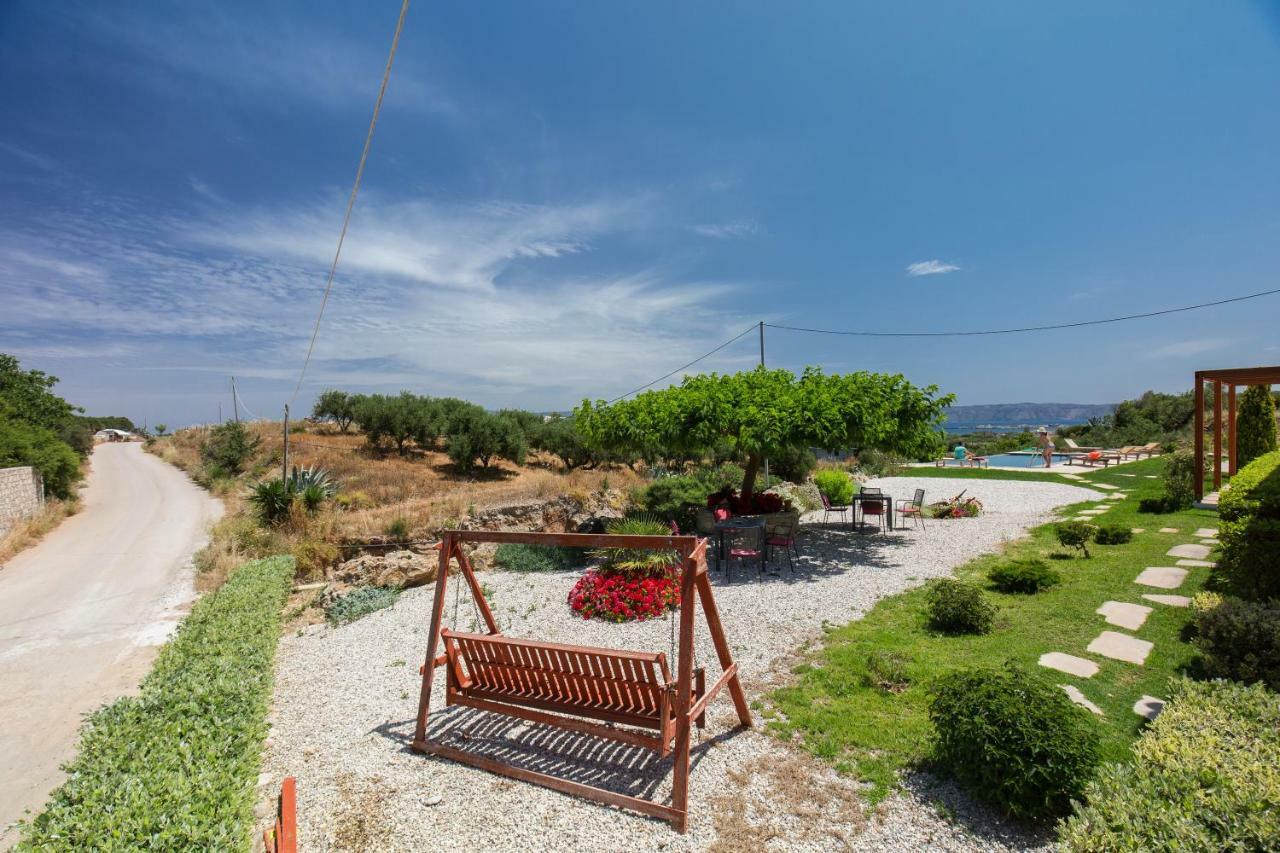 Agarathos Traditional Rooms - Pool - Kaliviani -On The Road To Balos Esterno foto